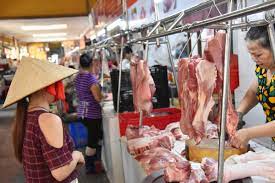 Chuyện ngoài chợ: Rau quả, thịt gà, thịt lợn 'dắt tay nhau' tăng giá